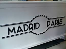 Coche de tintorería en Madrid - París